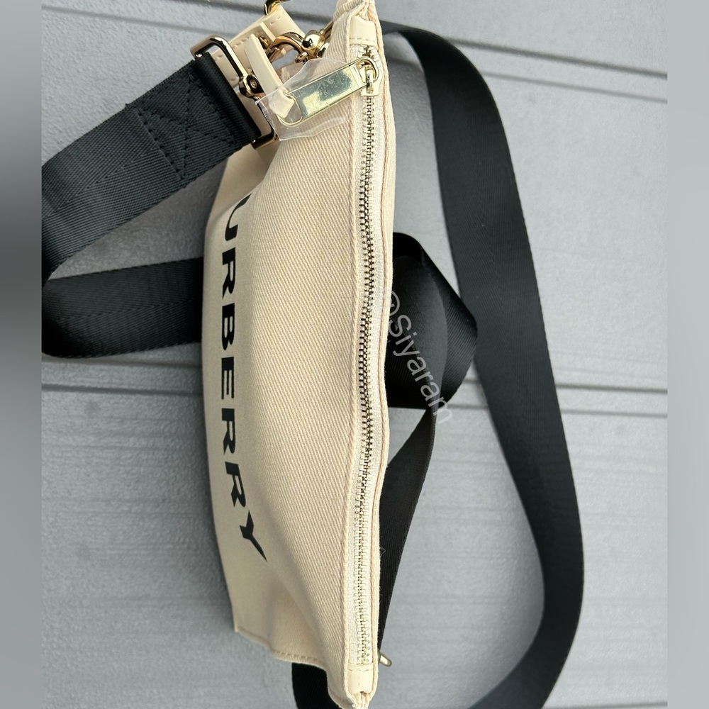 Burberry crossbody bag/ cosmetic bag/ travel bag/ shoulder bag - Picture 4 of 8